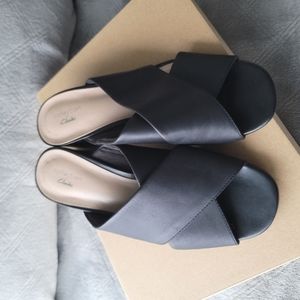 Clarks Collection Ultimate Comfort Cross over mules